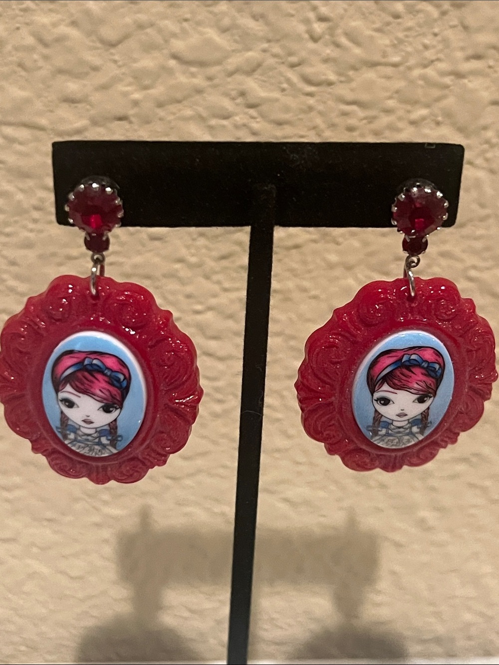 Torina Tarantino Red Framed Dorothy Wizard of Oz Portrait Drop Earrings - Picture 2 of 6